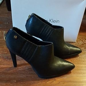 NEW Calvin Klein Booties Berrie Gibson Black
